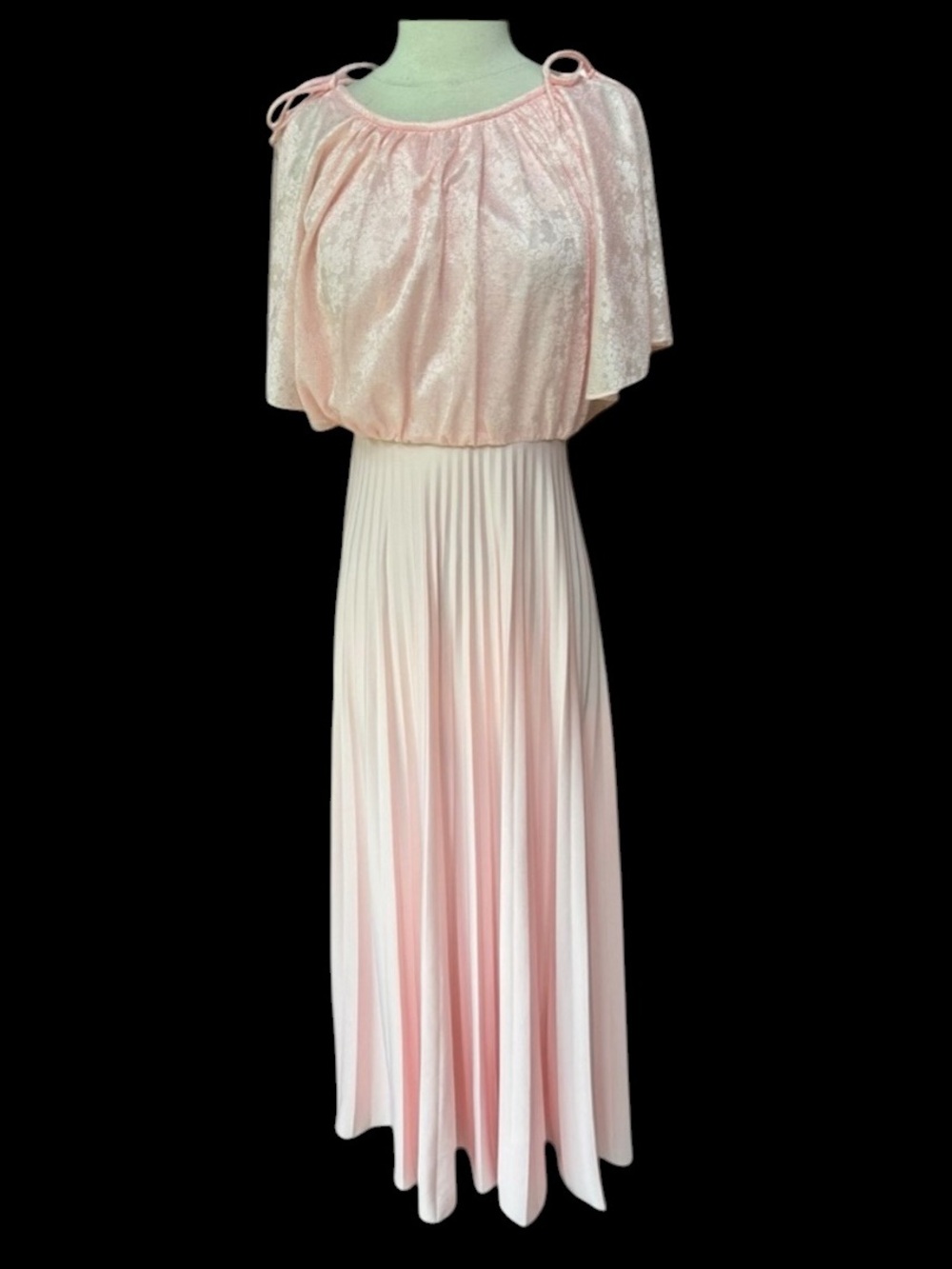 1970s Soft Pastel Pink Poly Upper Floral Pattern w/Bottom Vertical Fold Formal M